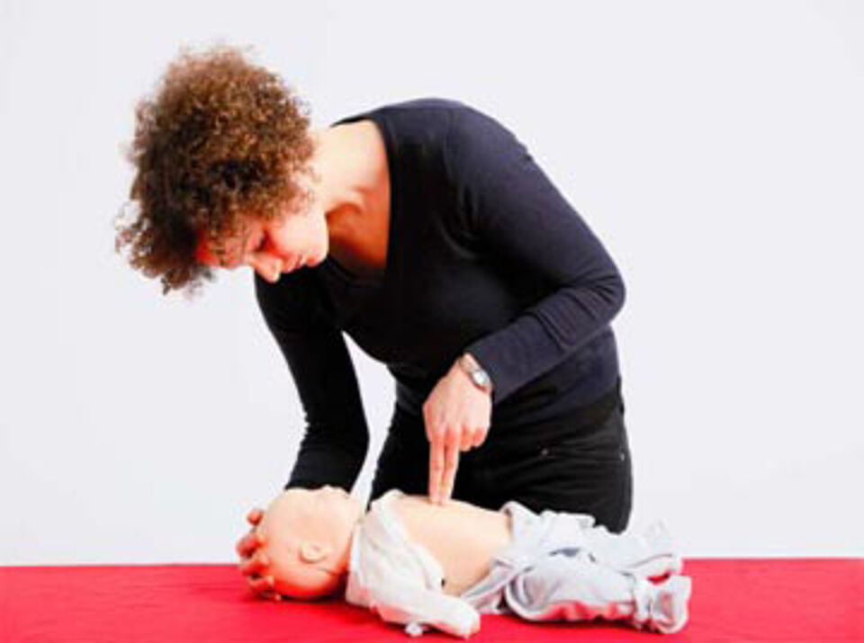 Herz-Lungen-Wiederbelebung bei Säuglingen und Kleinkindern Herz-Lungen-Wiederbelebung bei Säuglingen und Kleinkindern